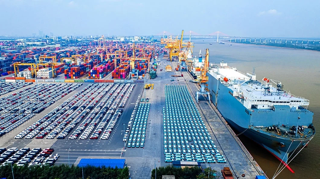 Hoạt động xuất nhập khẩu tại khu vực cảng Hải Phòng. Ảnh: Công ty CP cảng Hải Phòng.