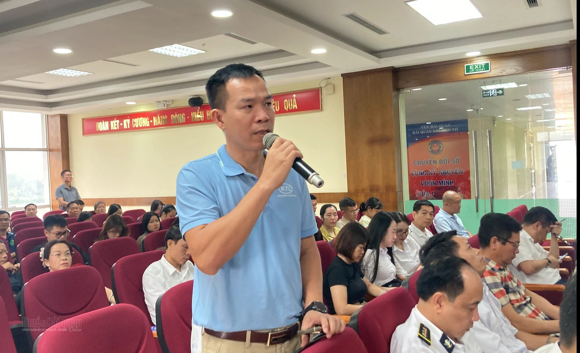 Ông Đặng Quyết Chiến, Tổng Giám đốc Công ty Cổ phần Logistics Kim Thành phản ánh vướng mắc về giấy phép có thể khiến phương tiện bị từ chối nhập cảnh, ảnh hưởng đến tiến độ vận chuyển thiết bị